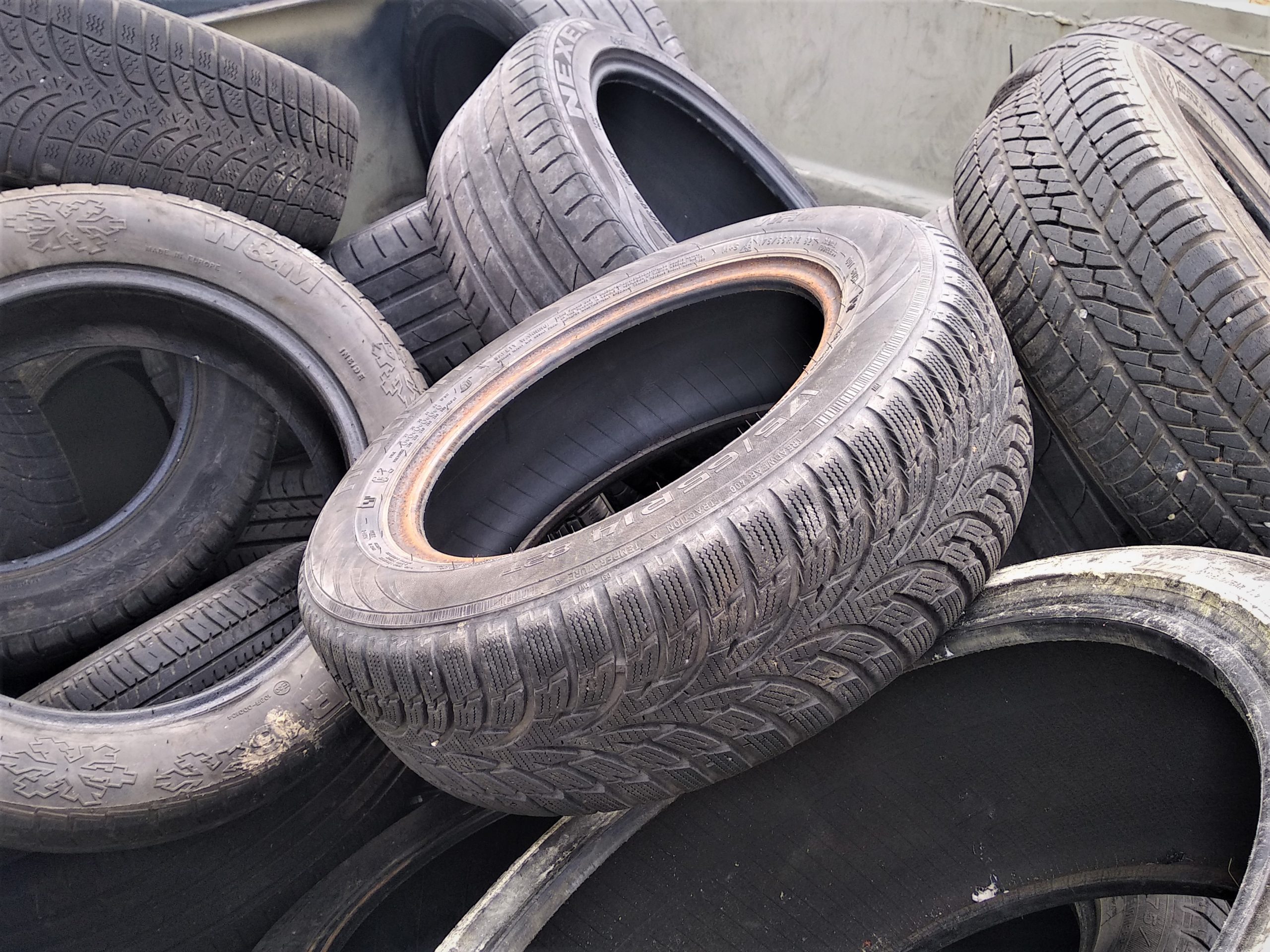 Co należy zrobić ze zużytymi oponami?